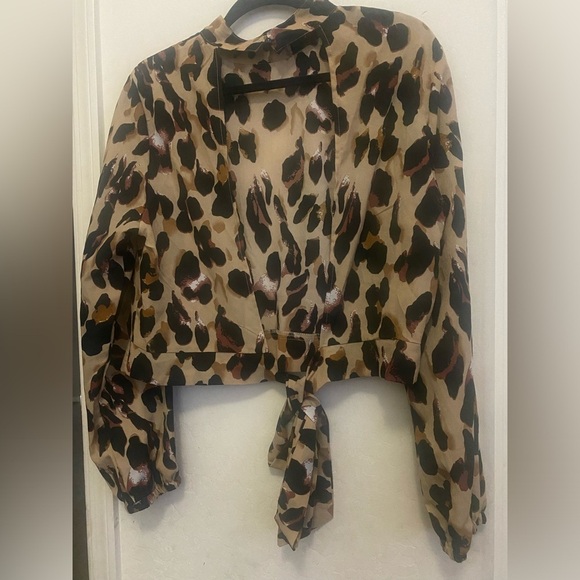 ‼️Leopard print top‼️ - Picture 5 of 10